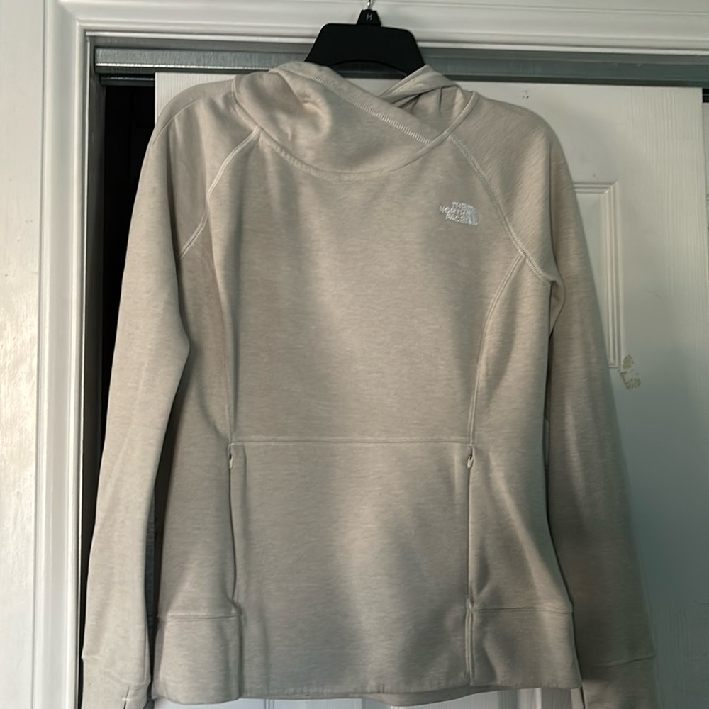 Women’s small north face hoodie.